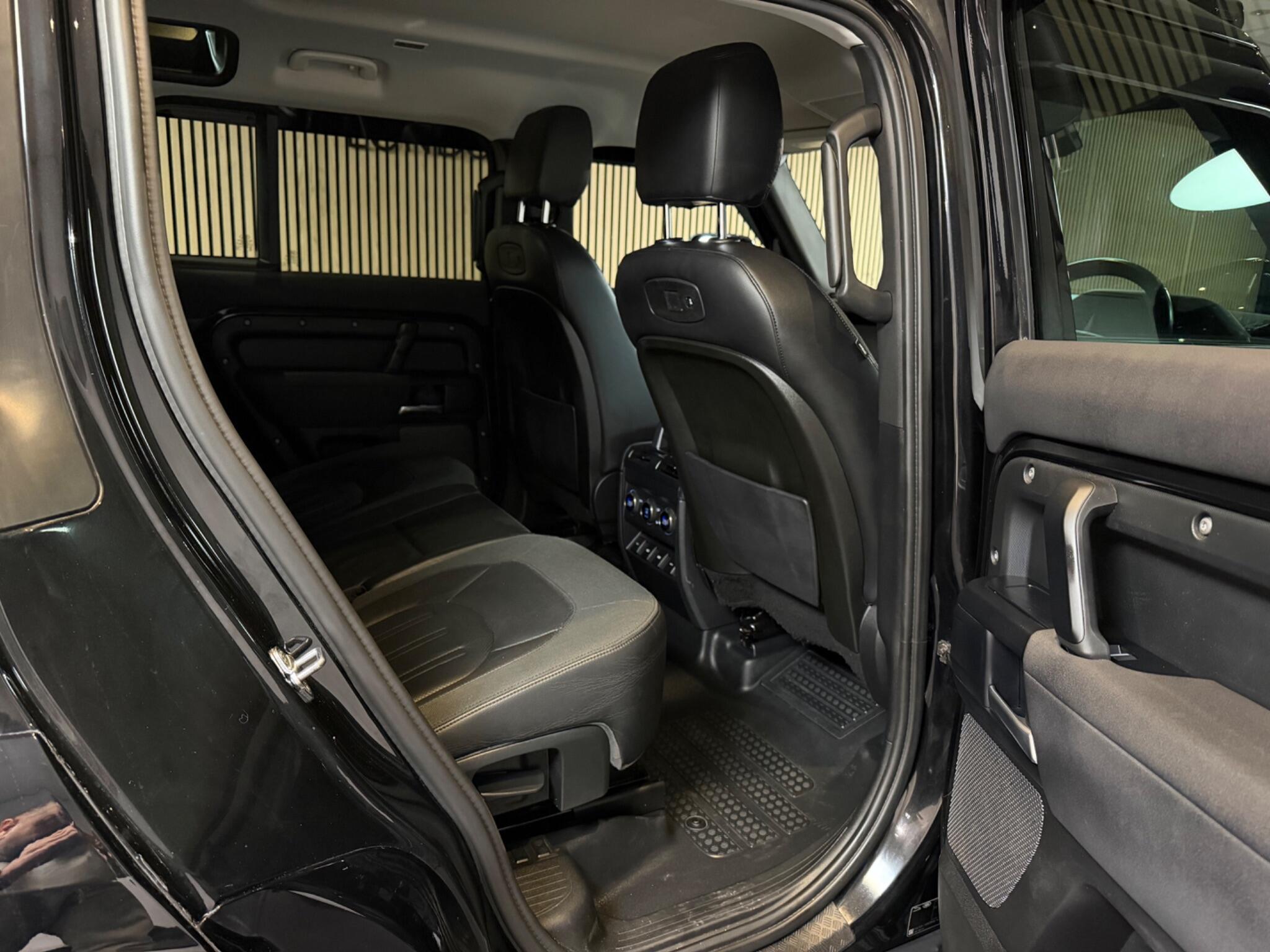 Land Rover Defender 110